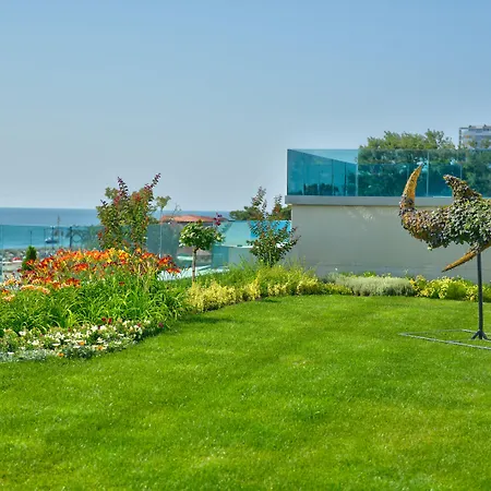 Hotel International Casino & Tower