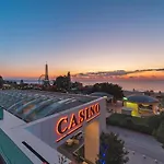 Хотел International Casino & Tower