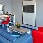 Хотел International Casino & Tower 5*