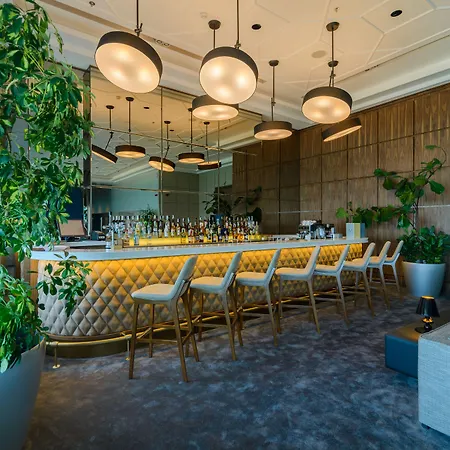 Hotel International Casino & Tower 5*