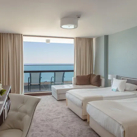 Hotel International Casino & Tower 5*