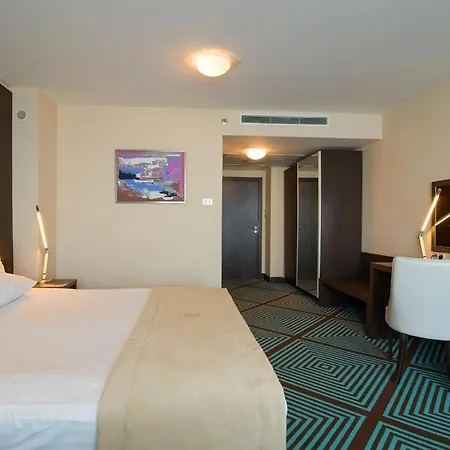Hotel International Casino & Tower