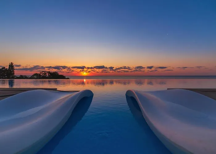 International Casino & Tower Hotel 5*